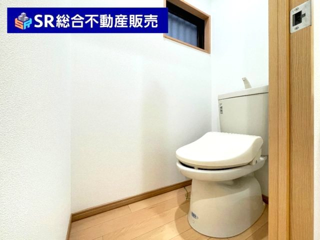 トイレが2ヵ所あるので朝の忙しい時間帯でも安心です♪