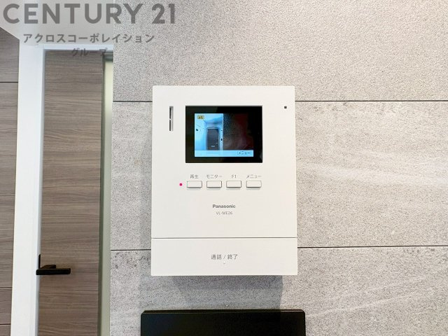 訪問者が来たときにテレビ画面で確認できるため、安心してドアを開けられます。録画機能があるものもあり、留守中に来訪者を記録しておくことができます。利便性が高く、セキュリティ面でも安心です。　