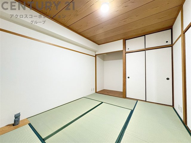 来客時の寝室や家事スペースなど、多目的に使える和室。畳ならではの柔らかさと調湿性で、季節を問わず快適に過ごせる便利な一部屋です。　