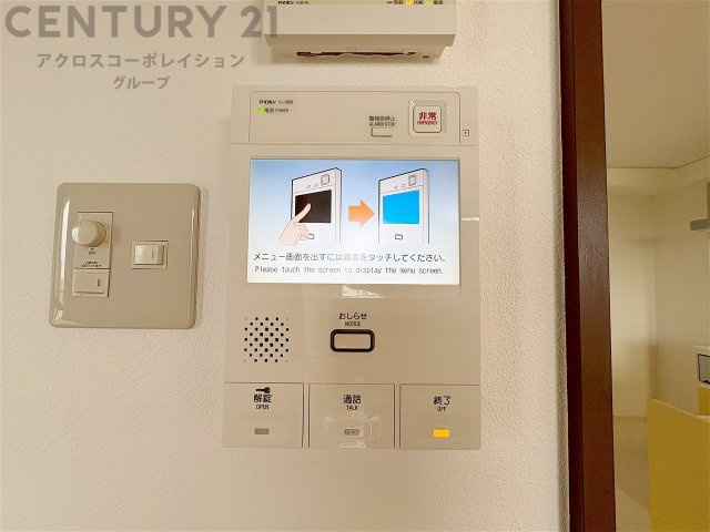 訪問者が来たときにテレビ画面で確認できるため、安心してドアを開けられます。録画機能があるものもあり、留守中に来訪者を記録しておくことができます。利便性が高く、セキュリティ面でも安心です。　
