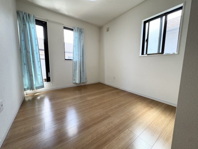 個人の部屋や寝室として使える洋室です