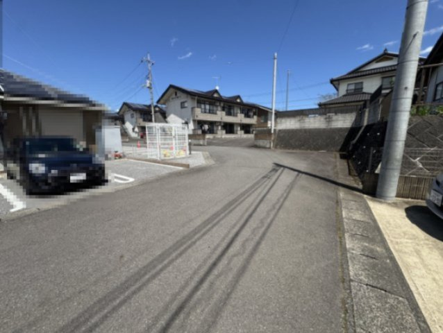 前面道路含む現地写真です