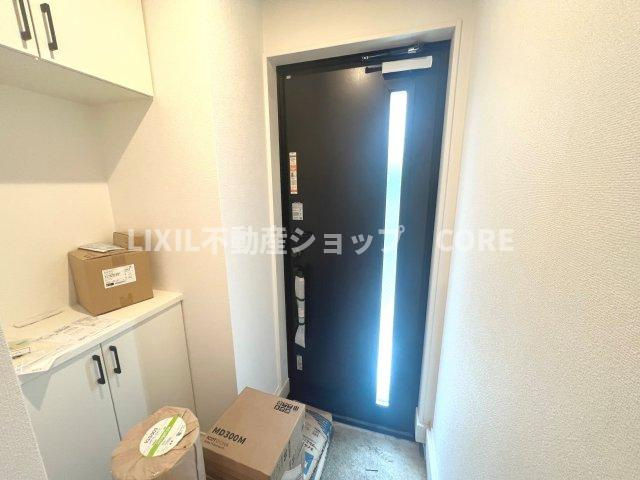 いつも気持ちよくご家族をむかえられるよう、玄関下駄箱収納をフル活用してスッキリとした玄関！　