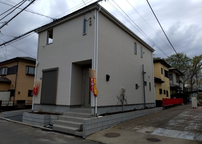 ついに完成致しました！現地をご見学に行く際は、道路の幅や周辺の交通量、施設などをご確認頂くことをおすすめします！物件の流れが早いため、内見をしたい方はお早めに当社営業までお問い合わせ頂きご予約下さい！