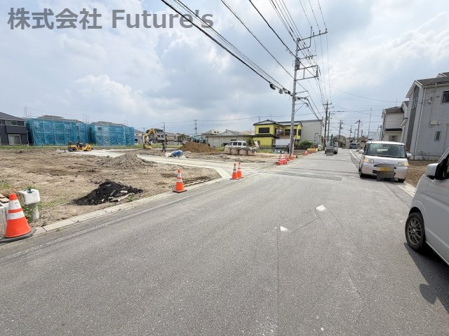 前面道路含む現地写真です。