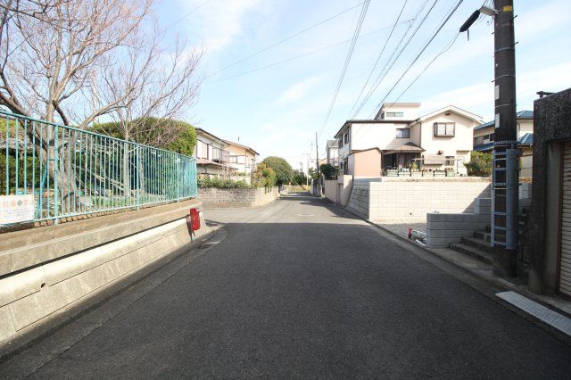 ○カースペース2台分造成　○区画整理された住宅地内　○整形地の約60坪