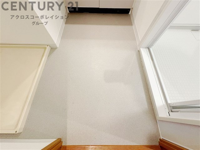 衣服の収納や脱ぎ着や整理整頓がしやすく、湿った衣類を乾燥させるスペースがありカビや臭いの発生を防ぎます。床の汚れを他の部屋に持ち込まず清潔を保つことができます。また快適な入浴環境の整備にも役立ちます。