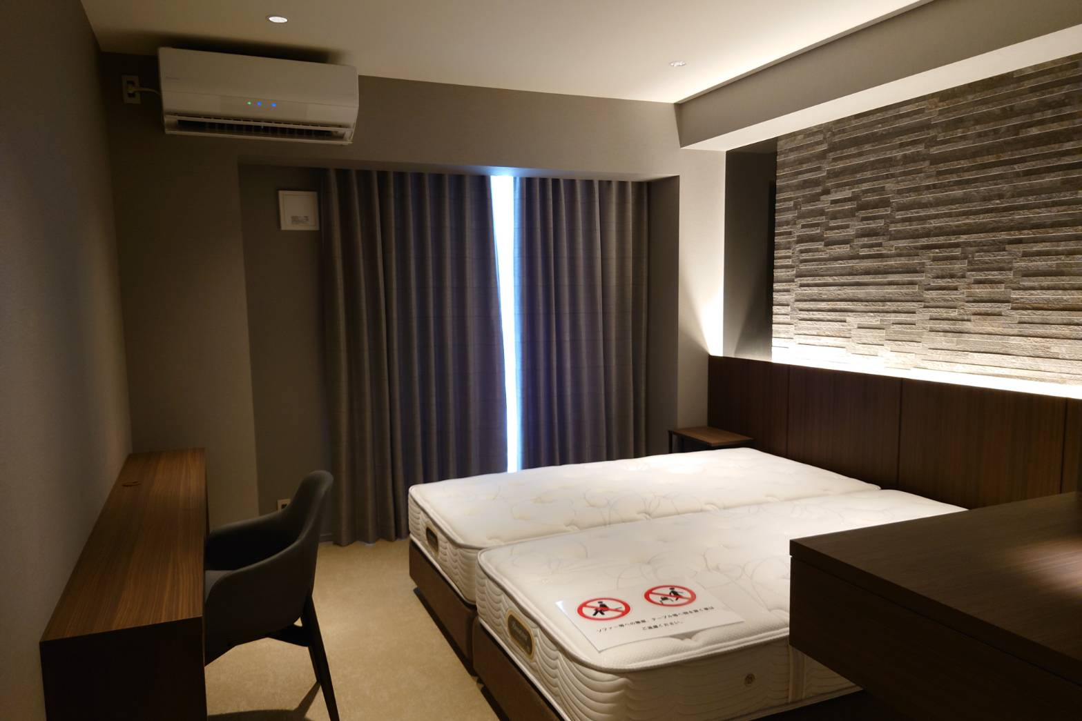 【ゲストルーム】4階ゲストルーム　～Suite～　シンプルモダンテイストの落ち着いたツインルーム！