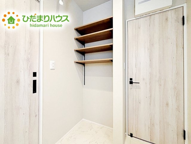 収納があれば物を整理整頓しやすく、部屋が常にすっきりとした状態を保てます。