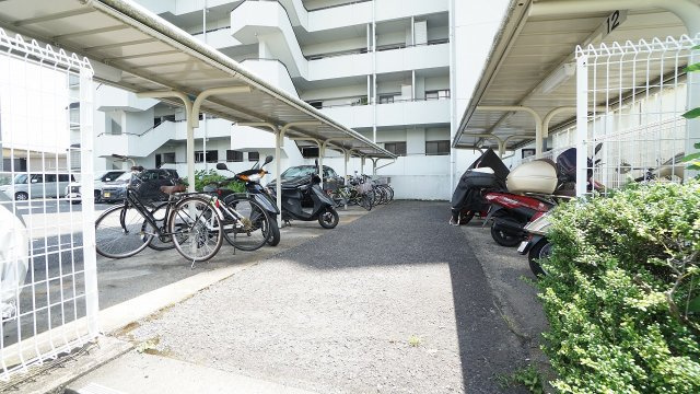 駐輪場、バイク置き場スペースも充実