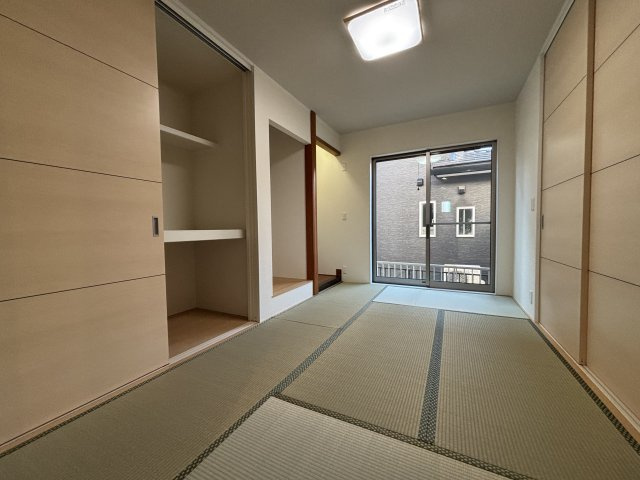 洋の暮らしに和のアクセントを添える一室。ほっと一息つける、住まいの中の和空間。