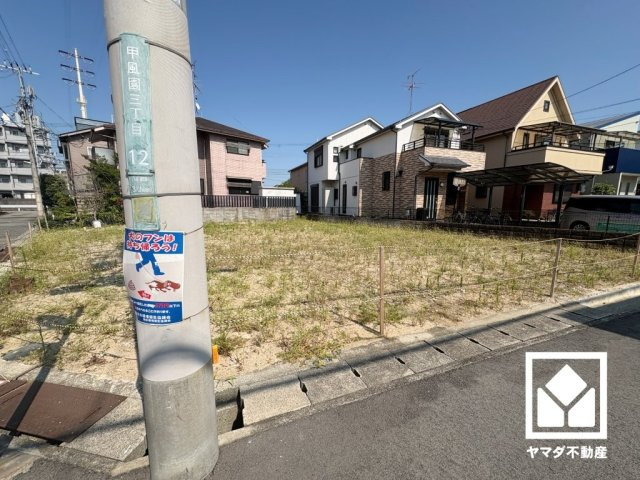 阪急今津線「門戸厄神」駅まで徒歩6分、JR東海道本線「西宮」駅まで徒歩29分の立地。