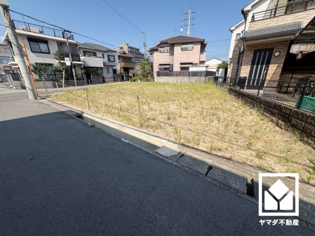 「いかりスーパーマーケット門戸店」まで徒歩4分、「ローソン西宮門戸荘店」まで徒歩6分、「ドラッグストアライフォート門戸店」まで徒歩8分など、お買い物施設が徒歩圏内に複数あり便利な住環境です。