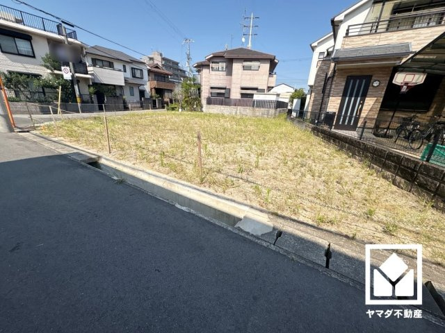 京都市から神戸市を結ぶ国道171号線まで約100m。名神高速道路の西宮ICも一般道で約3.3kmと近く、大阪・京都・名古屋方面へのアクセスもスムーズ。休日のお出かけや通勤も快適なカーライフが叶います。