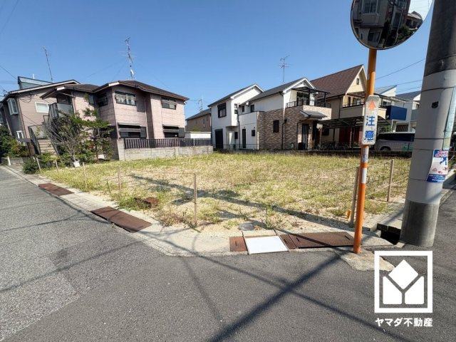 平担地につき建築コストが抑えられ、建物設計の自由度が高まります。バリアフリー設計にも適しています。