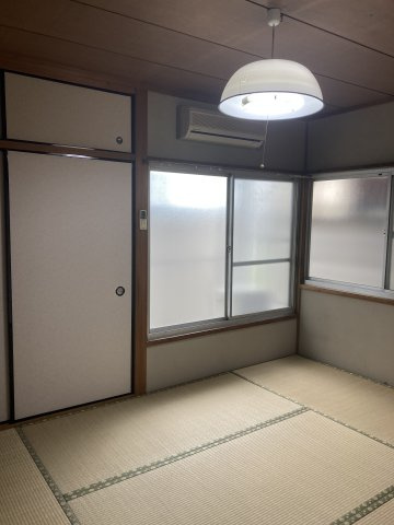 和室ならではの温かな和の空間で寛ぎの時間を過ごせます