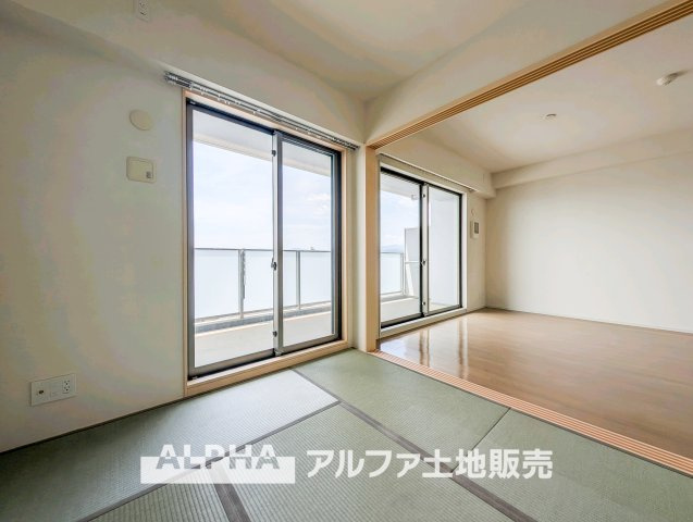【Japanese-room】　◆和室◆畳ならではの心地よい空間が、毎日の暮らしに安らぎをプラス。家族が自然と集まる居場所になります。
