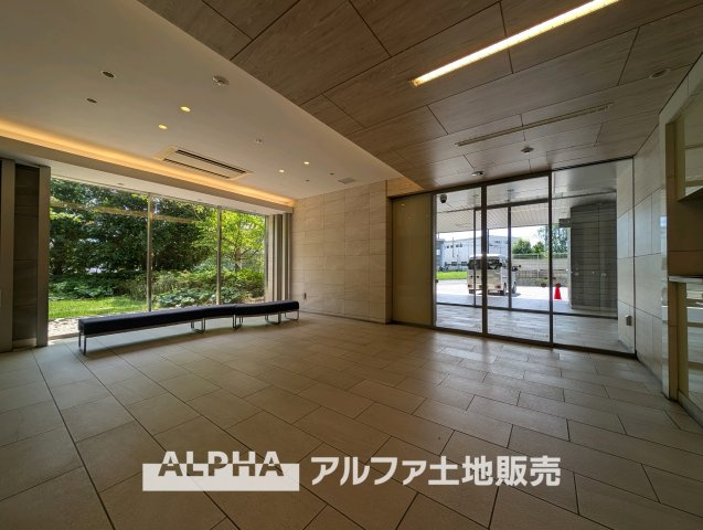 【Lobby】　◆ロビー◆管理が行き届いたロビーは、毎日の行き帰りを気持ちよく迎えてくれる空間。住まい全体に安心感と清潔感を感じられます。