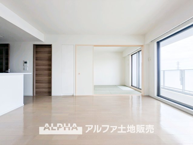 【Gathering　Place】　◆人を招きたくなる◆　友人とのホームパーティーや、ご親族との食事会など、大切な人と過ごす時間をより心地よく演出するリビングです。