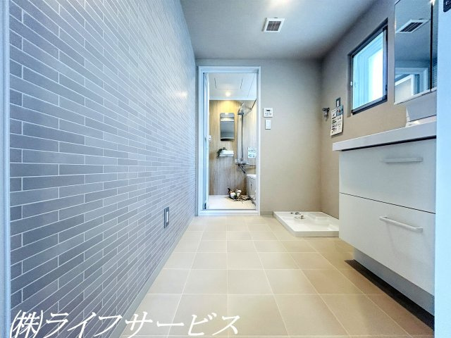 洗面室／換気や湿気対策にうれしい窓あり！