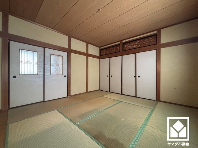 約8帖の2階和室です。約6帖の2階和室とは続き間になっており、一体でもご利用いただけます。