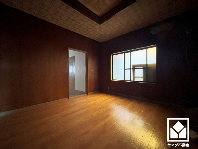 約8帖の1階洋室です。全居室6帖以上のゆとりある居住空間?で、広々お使いいただけます。