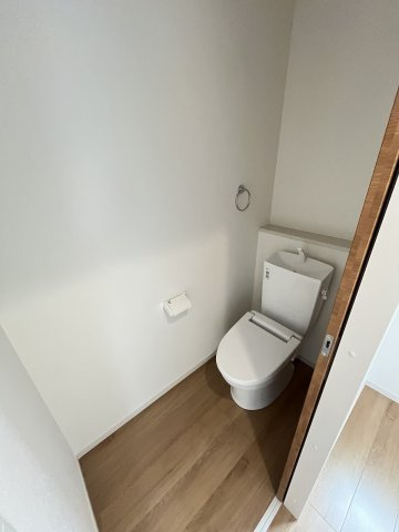 施工例。2階にもトイレです。施工例は完成時と異なる場合があります。