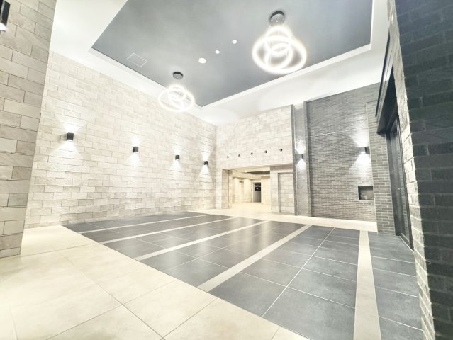 ホテルライクなエントランスロビー！洗練された共用空間が毎日の帰り道を心地よく迎えます。