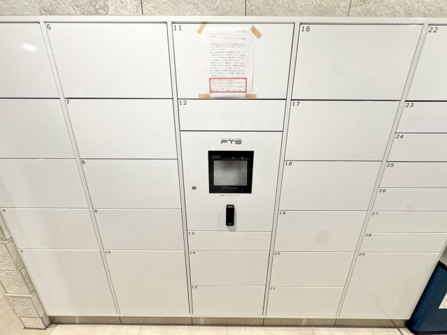 宅配ボックス付きで不在時も安心！時間を気にせず荷物をいつでもスムーズに受け取れます。