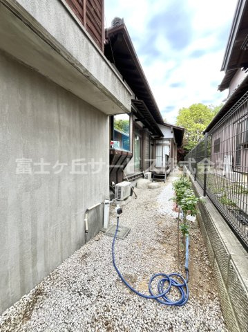 ちょっとした家庭菜園なども可能なお庭です