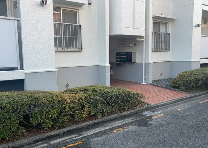 マンションのエントランスには、もともと風よけや防犯の役割がありますが、マンションによって宅配ボックスなどの設備が備わっている所もあります。日々の生活をイメージしながら生活しやすさをチェックしましょう。