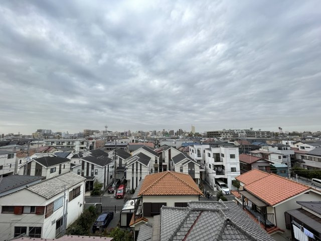 前面棟無しで通風・眺望良好です。