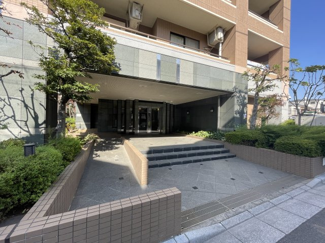 マンションの顔でもある、高級感漂うエントランス。