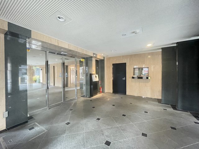 マンションの顔でもある、高級感漂うエントランス。　