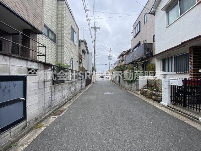 前面道路含む現地写真です