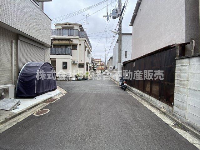 前面道路含む現地写真です