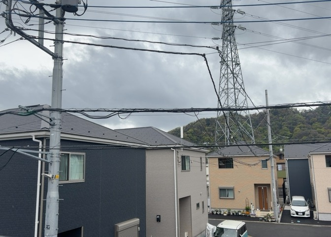 眺望を気にして物件を探す場合、前面に建物が建っていないか現地で確認しましょう！前面に建物があると景色はもちろん、日当たりや風通しにも影響が出てきます。住んだ時のことを想像しながら現地見学をしましょう。
