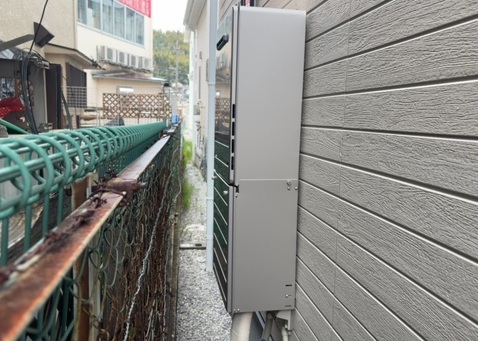 省エネ給湯器とは従来型の給湯器より熱効率が高く、少ない燃料でたくさんのお湯を沸かすことが出来る高効率な給湯器のことを指します。また、省エネ給湯器には種類があり、利便性や効果なども様々です。