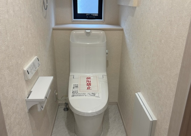トイレは大きさや形、機能、抗菌性などが異なる多種多彩なタイプが各メーカーから出ています。それぞれに良さがあるため、事前にどういったタイプのトイレがいいのかをご家庭内で決めて、内見に行くといいでしょう。