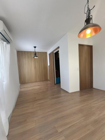 北側洋室です。　8.8帖と広々したお部屋になっております♪　