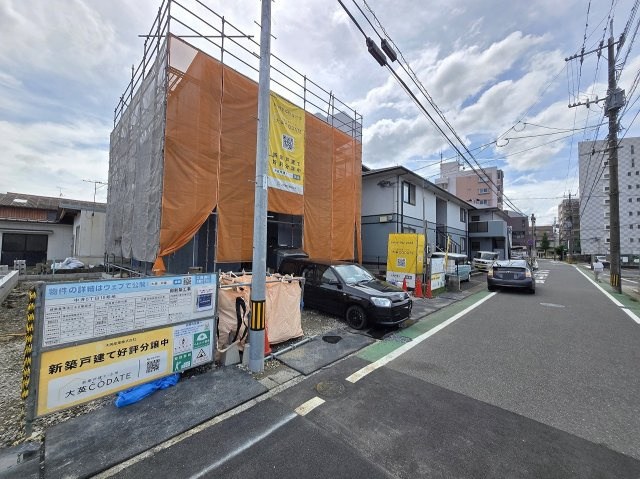 周辺道路を含む現地の様子。利便性を感じる住環境です。