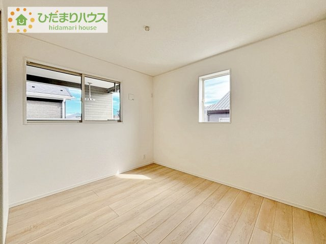 お掃除しやすく、清潔感を保てるのでダニも発生しにくいフローリング♪