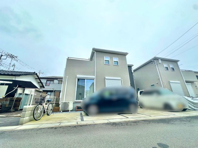 ■2023年8月築！　■南道路面・カースペース2台可！　■浴室乾燥機付き・全居室収納！　■松伏小学校徒歩8分(600ｍ)・松伏中学校徒歩18分(1400ｍ)