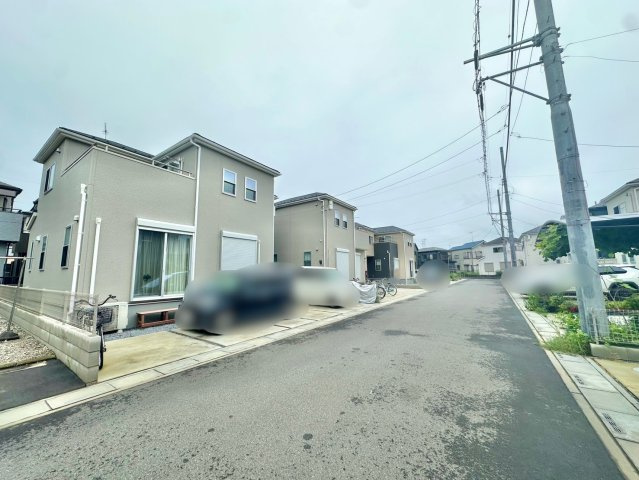 ■2023年8月築！　■南道路面・カースペース2台可！　■浴室乾燥機付き・全居室収納！　■松伏小学校徒歩8分(600ｍ)・松伏中学校徒歩18分(1400ｍ)