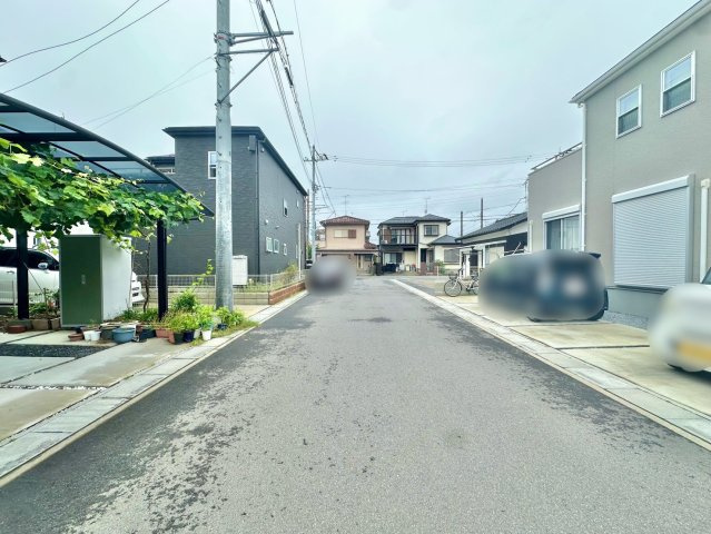 ■2023年8月築！　■南道路面・カースペース2台可！　■浴室乾燥機付き・全居室収納！　■松伏小学校徒歩8分(600ｍ)・松伏中学校徒歩18分(1400ｍ)