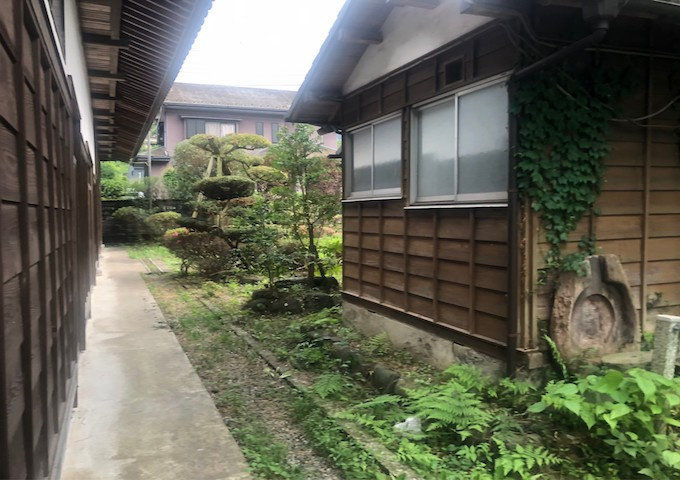 市街化調整区域とは、自然環境を保つことが目的になっている地域で住宅用地として購入することはほぼ出来ません。事業用や資材置き場などその場所を有効活用したい方にお勧めです。田園地帯や自然が多いエリアです。