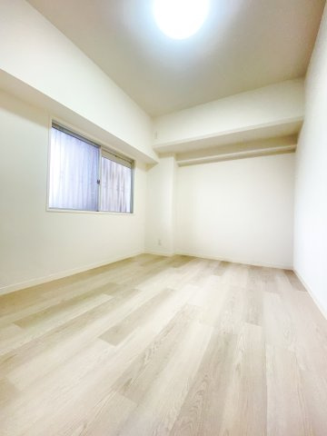 北側洋室、床材全部屋交換済み♪空き家につき、いつでもご内覧可能です♪