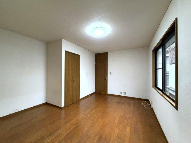 室内はいつも明るい印象なので気持ちの良い朝を迎えられます。毎日の生活も明るくなりそう♪　