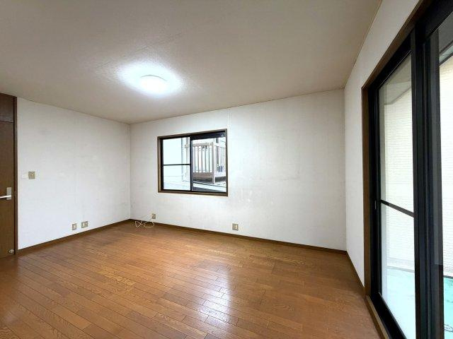家族の一体感を感じられる広々としたリビングスペース。家族の笑い声が今にも目に浮かびそう。　