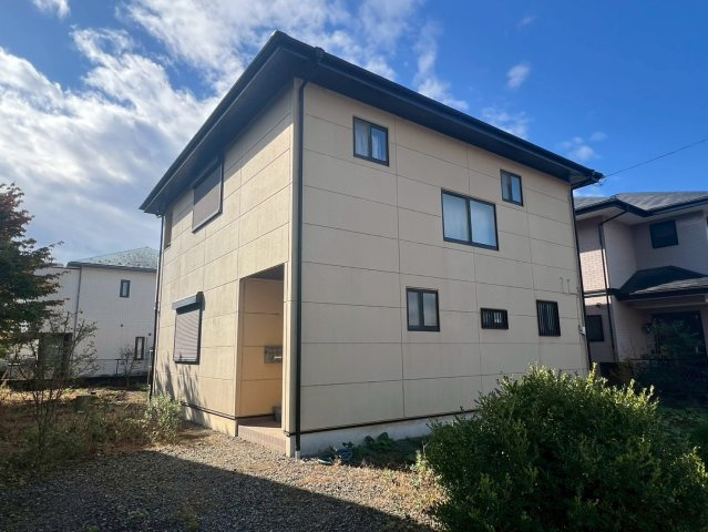 北東からの外観。